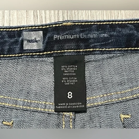 Mossimo Dark Denim Jean Shorts - Raw Hem, Dark Wash, Stretch - Women’s Size 8 - Picture 7 of 8